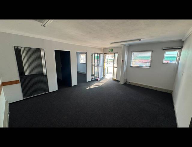 294M² WAREHOUSE TO LET IN EASTGATE
